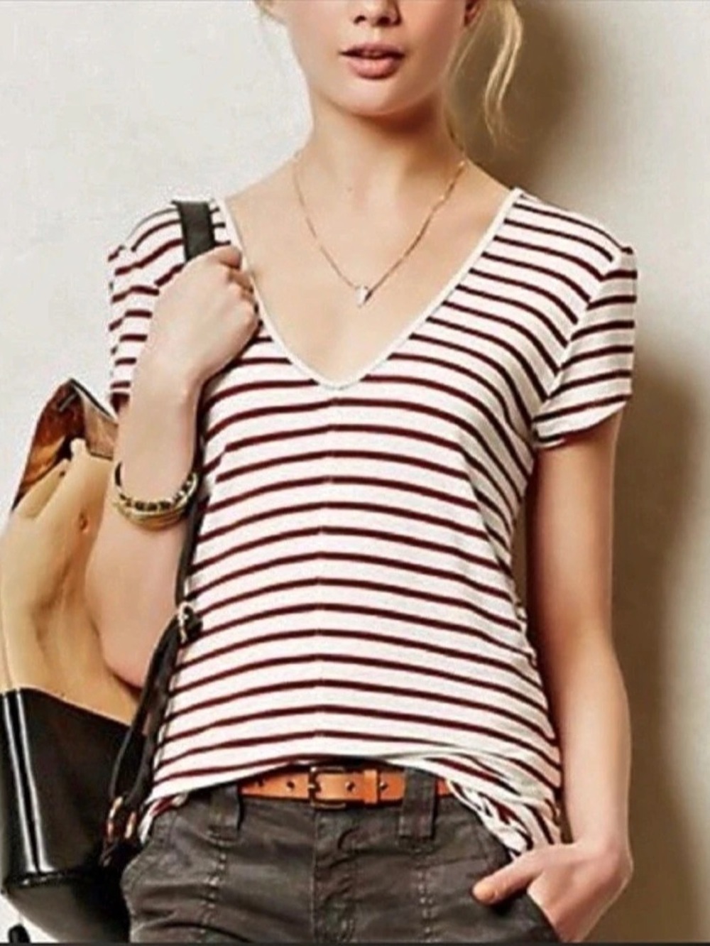 bordeaux Striped V-Neck Tee in White & Burgundy Size Medium Excellent condition